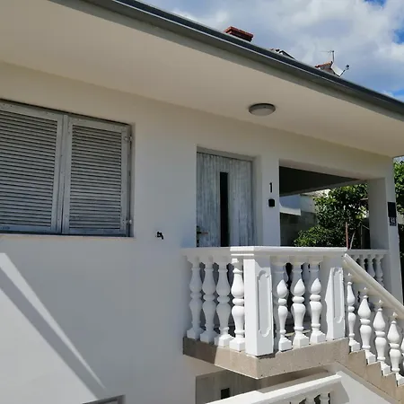 Bella Apartmani, Otok Ugljan - カリ