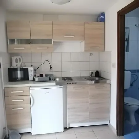 Bella Apartmani, Otok Ugljan - アパート