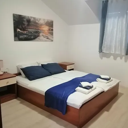 Bella Apartmani, Otok Ugljan - カリ